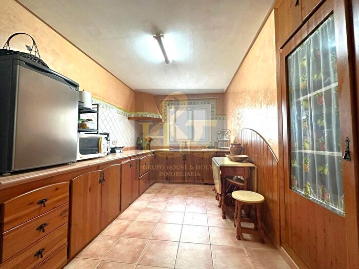 Casas en venta y pisos alquiler - 2