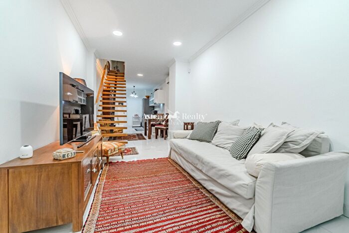Casas en venta y pisos alquiler - 1