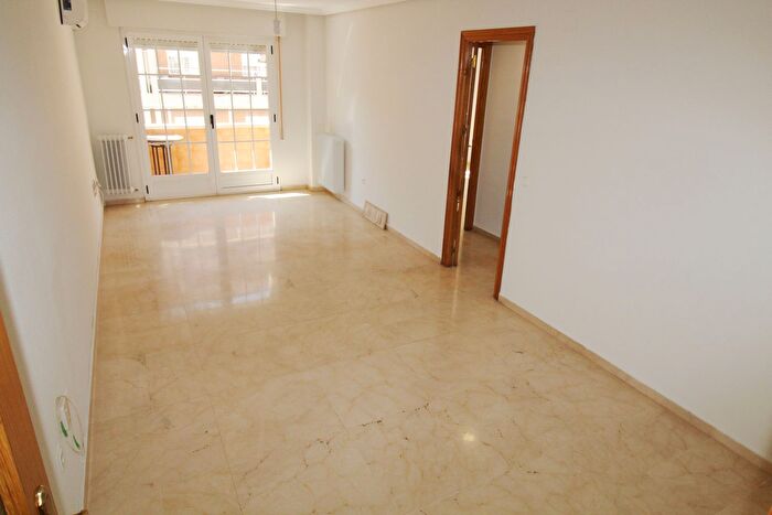 Casas en venta y pisos alquiler - 1