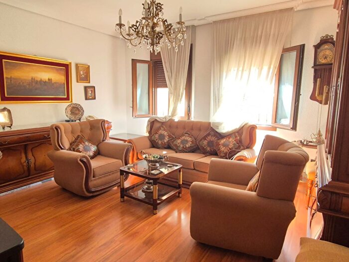 Casas en venta y pisos alquiler - 1