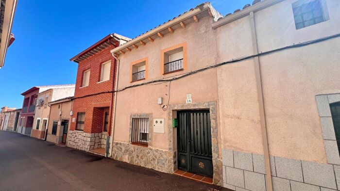 Casas en venta y pisos alquiler - 1