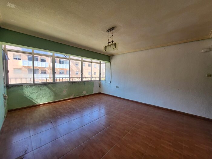 Casas en venta y pisos alquiler - 2