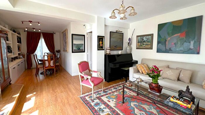 Piso en venta en Tetuán, Cuatro Caminos Azca de 3 habitaciones