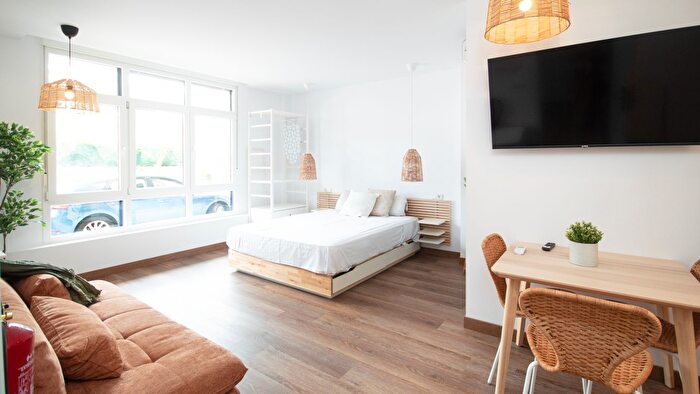Casas en venta y pisos alquiler - 1