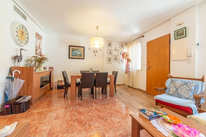 Casas en venta y pisos alquiler - 3