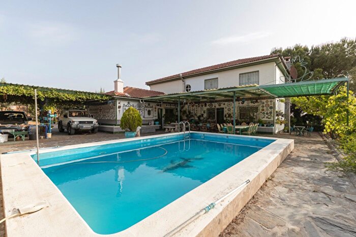 Casa en venta en Víznar, Granada de 6 habitaciones