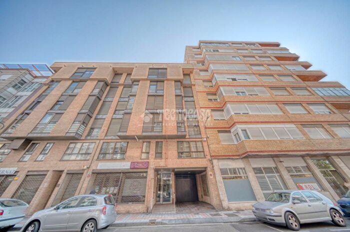 Casas en venta y pisos alquiler - 1