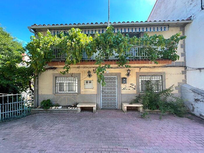 Casas en venta y pisos alquiler - 1