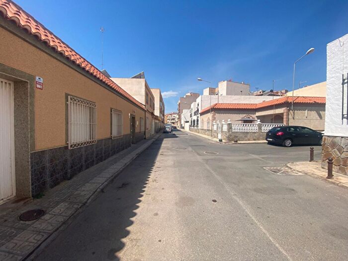 Casas en venta y pisos alquiler - 3