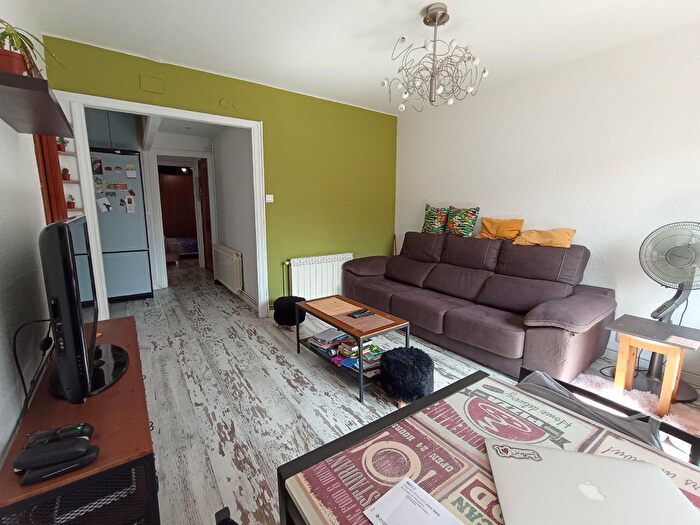 Casas en venta y pisos alquiler - 1
