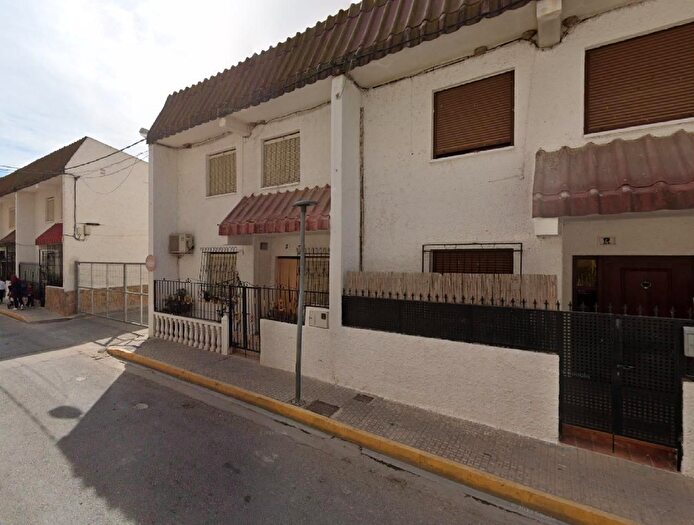 Casas en venta y pisos alquiler - 2