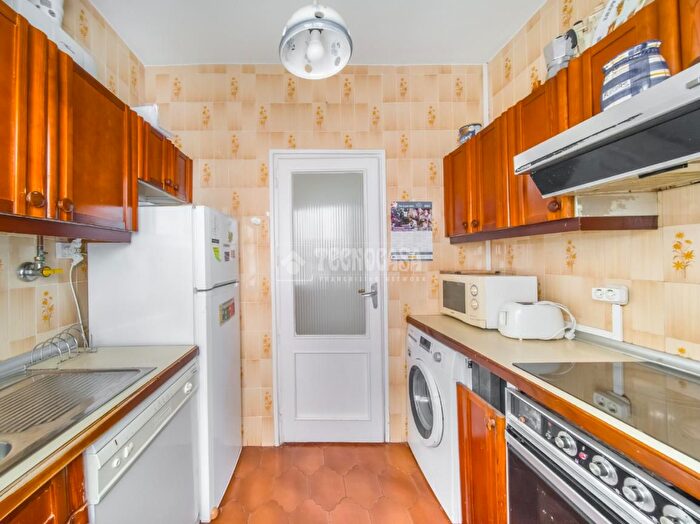 Casas en venta y pisos alquiler - 3