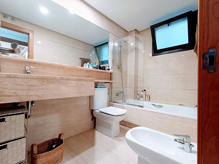 Casas en venta y pisos alquiler - 3