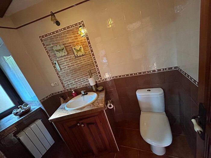 Casas en venta y pisos alquiler - 3