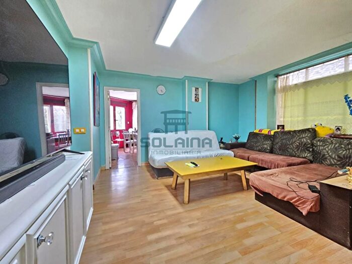 Casas en venta y pisos alquiler - 3