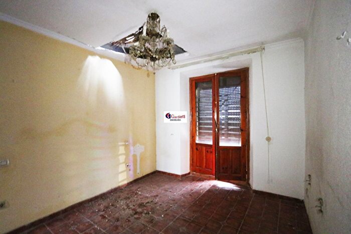 Casas en venta y pisos alquiler - 3