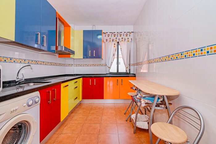 Casas en venta y pisos alquiler - 1