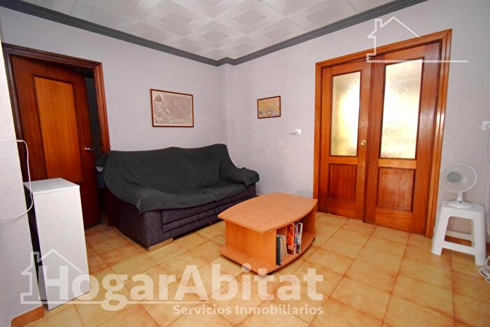 Casas en venta y pisos alquiler - 1