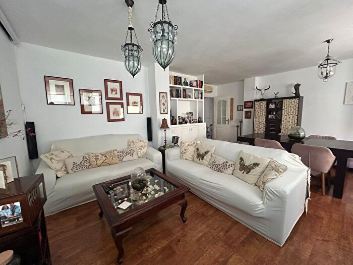 Casas en venta y pisos alquiler - 3