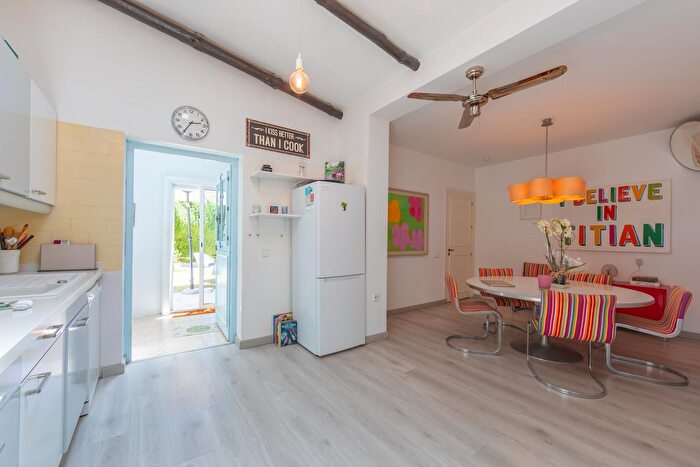 Casas en venta y pisos alquiler - 3