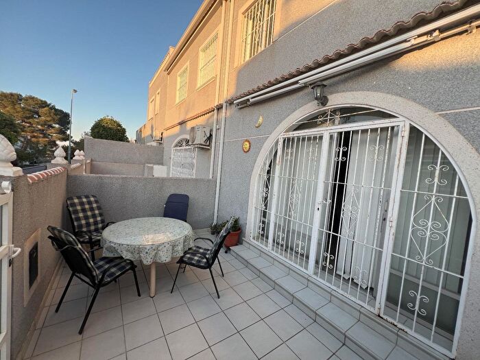 Casas en venta y pisos alquiler - 1