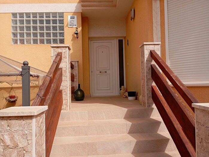 Casas en venta y pisos alquiler - 3