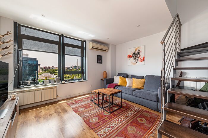 Casas en venta y pisos alquiler - 1