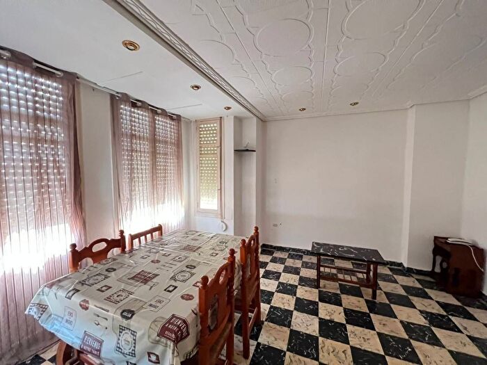 Casas en venta y pisos alquiler - 3