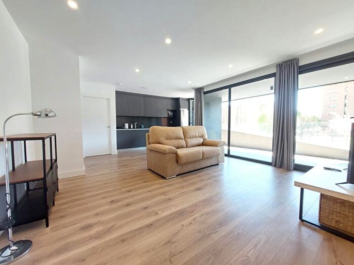 Casas en venta y pisos alquiler - 1