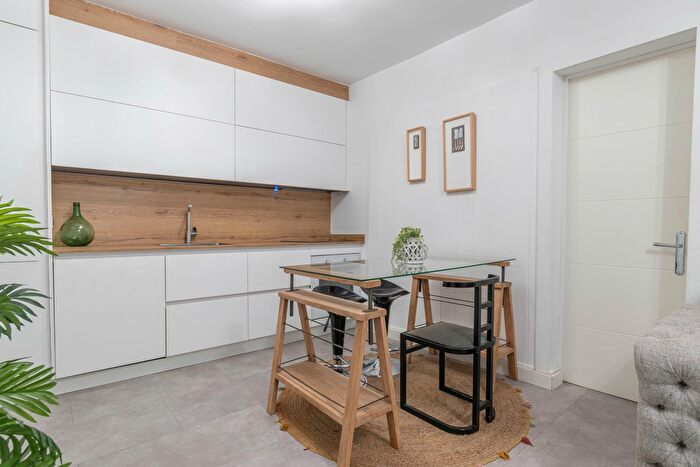 Casas en venta y pisos alquiler - 3