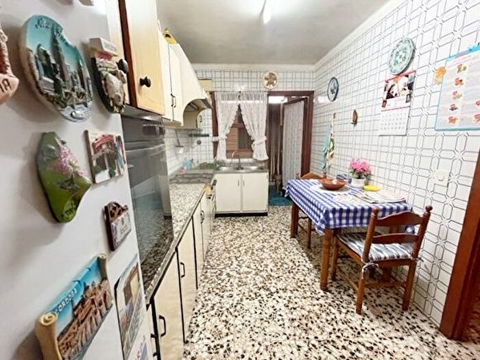 Casas en venta y pisos alquiler - 3