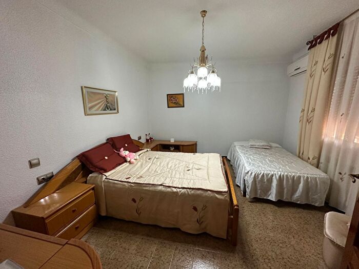 Casas en venta y pisos alquiler - 3