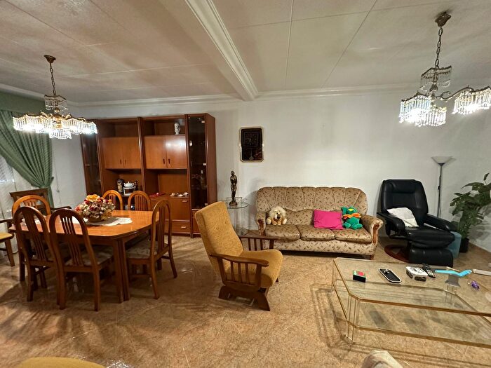 Casas en venta y pisos alquiler - 1