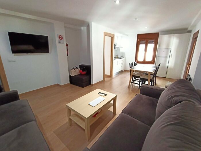 Casas en venta y pisos alquiler - 3