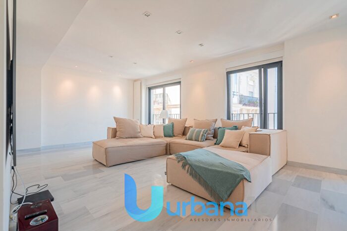 Piso en venta en Ciutat Vella, La Xerea de 4 habitaciones