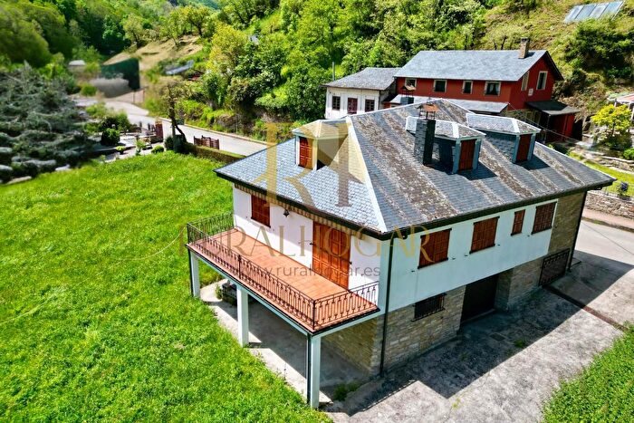 Casa en venta en Vega de Valcarce, León de 6 habitaciones
