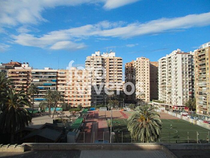 Piso en venta en El Pla del Real, Jaume Roig de 5 habitaciones