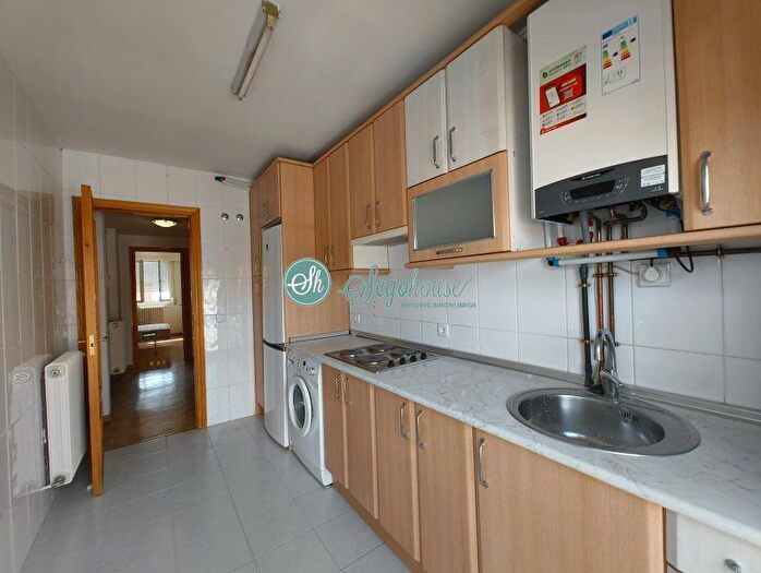 Casas en venta y pisos alquiler - 3