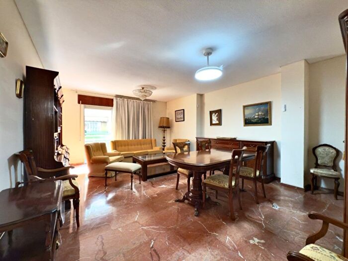 Casas en venta y pisos alquiler - 1