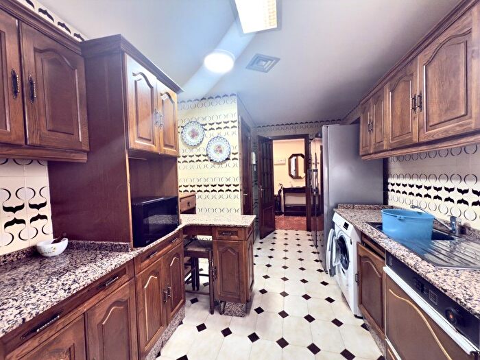 Casas en venta y pisos alquiler - 3