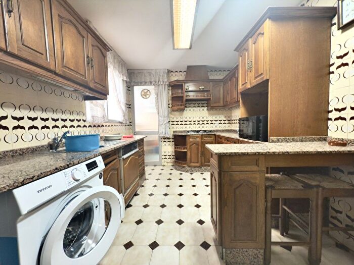 Casas en venta y pisos alquiler - 2