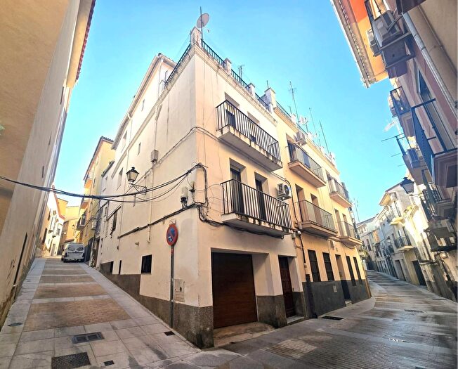 Casas en venta y pisos alquiler - 1