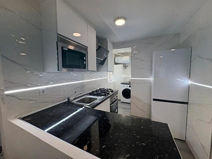 Casas en venta y pisos alquiler - 1