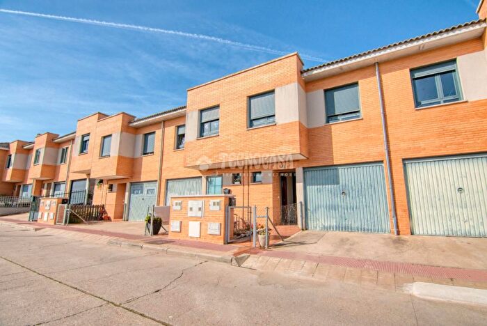 Casas en venta y pisos alquiler - 1