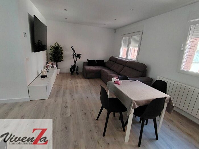 Casas en venta y pisos alquiler - 1