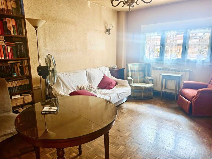 Casas en venta y pisos alquiler - 1