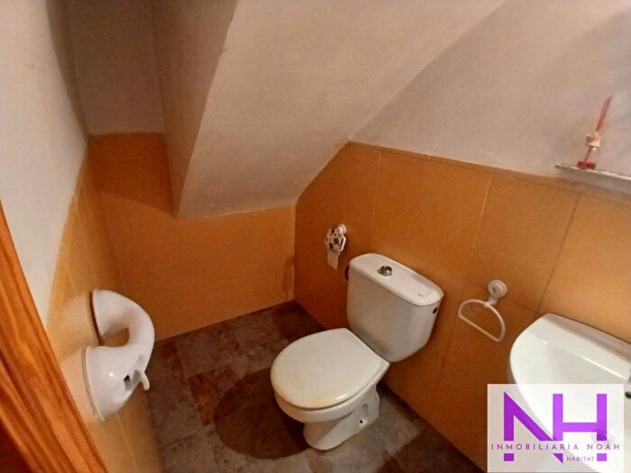 Casas en venta y pisos alquiler - 3
