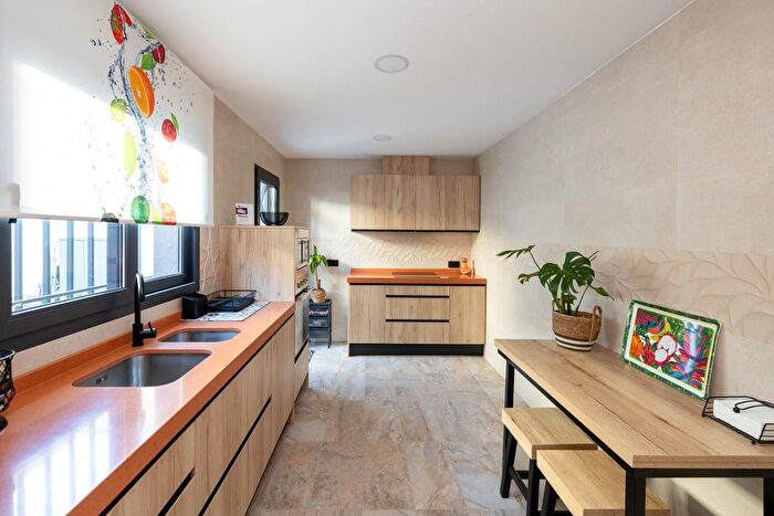Casas en venta y pisos alquiler - 2