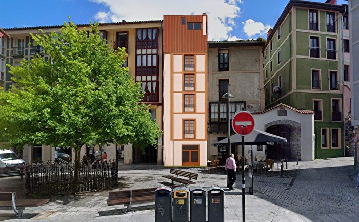 Casas en venta y pisos alquiler - 1