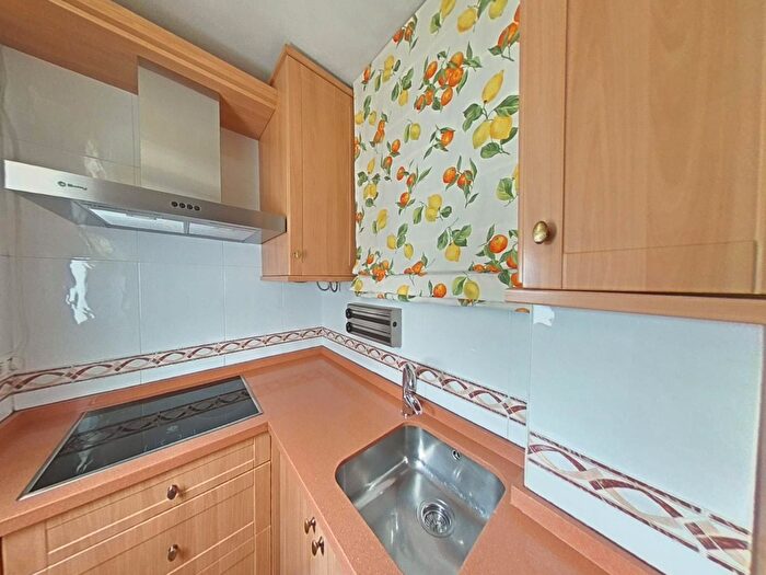 Casas en venta y pisos alquiler - 2